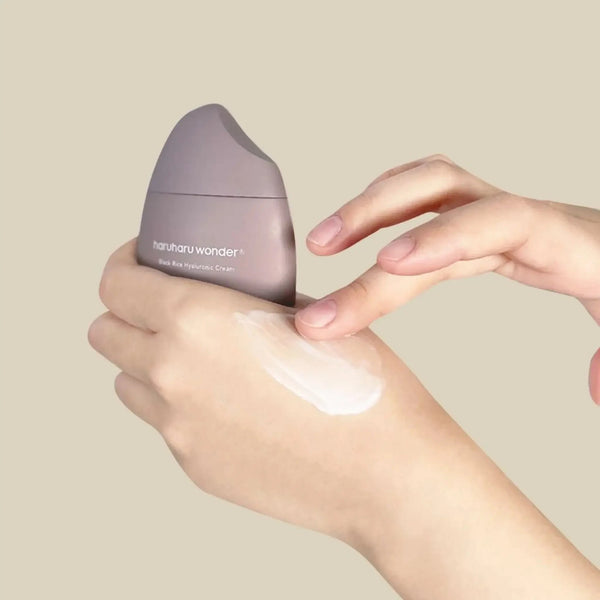 Krēms sejai ar hialuronskābi un melno rīsu ekstraktu Haruharu Wonder Black Rice Hyaluronic Cream