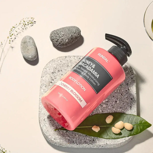 KUNDAL Honey & Macadamia Body Lotion Cherry Blossom - Losjons ar Ķiršu Ziedu Aromātu
