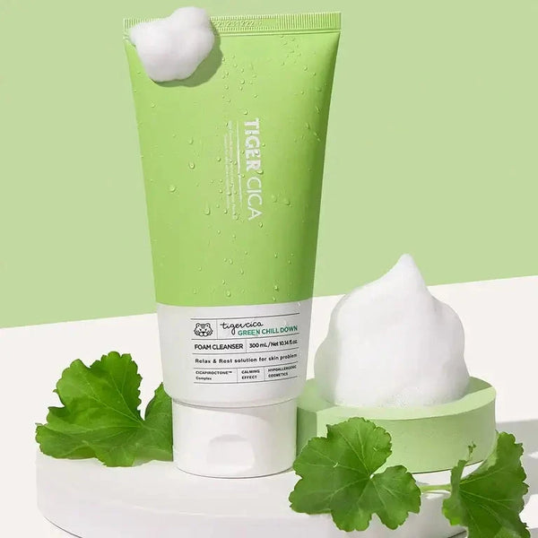 Nomierinošas sejas putas ar ekstraktu Gotu Kola It's Skin Tiger Cica Green Chill Down Foam Cleanser